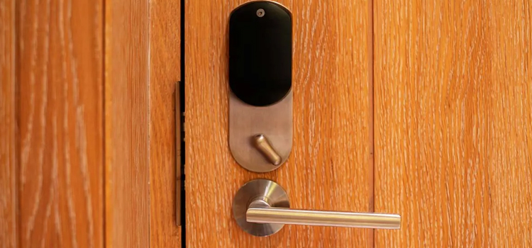 Automatic Locking Door Knob Livingston